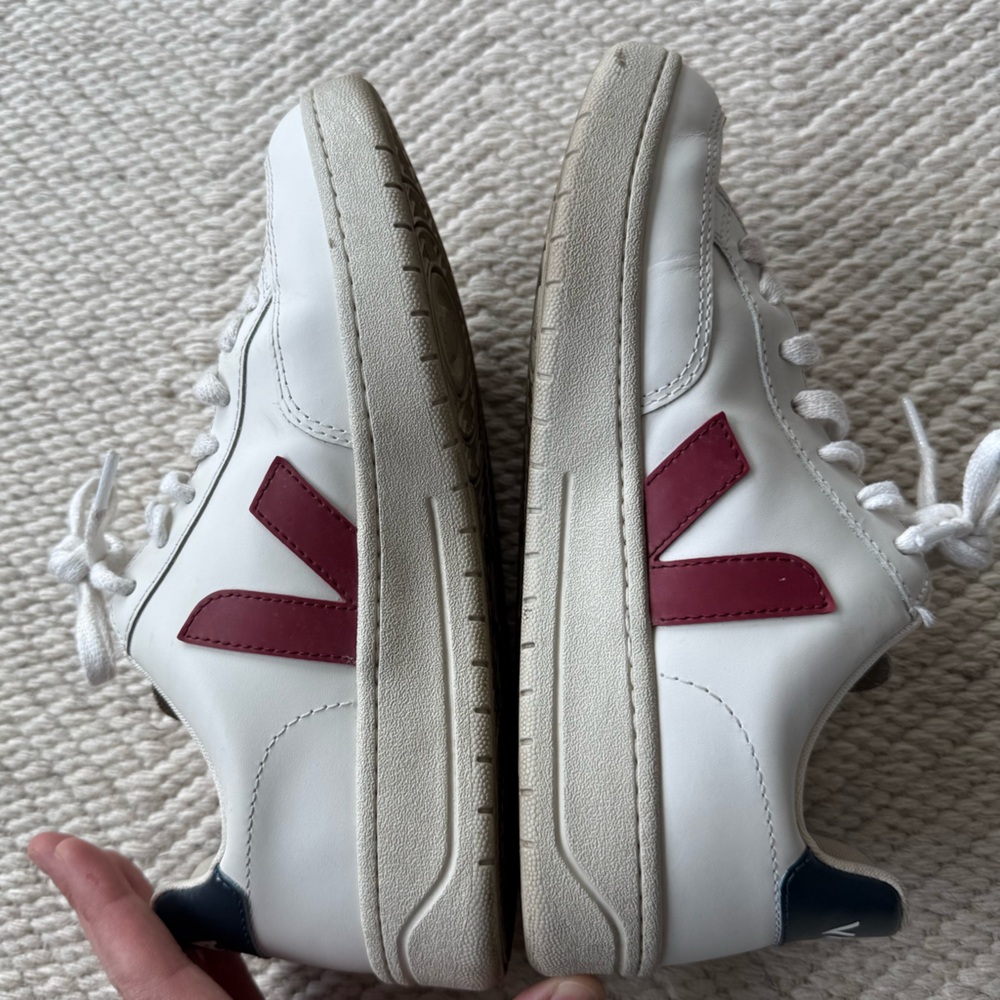 Veja V-12 Sneaker in Extra White & Marsala Nautico Sneaker sz 6 - Picture 6 of 10